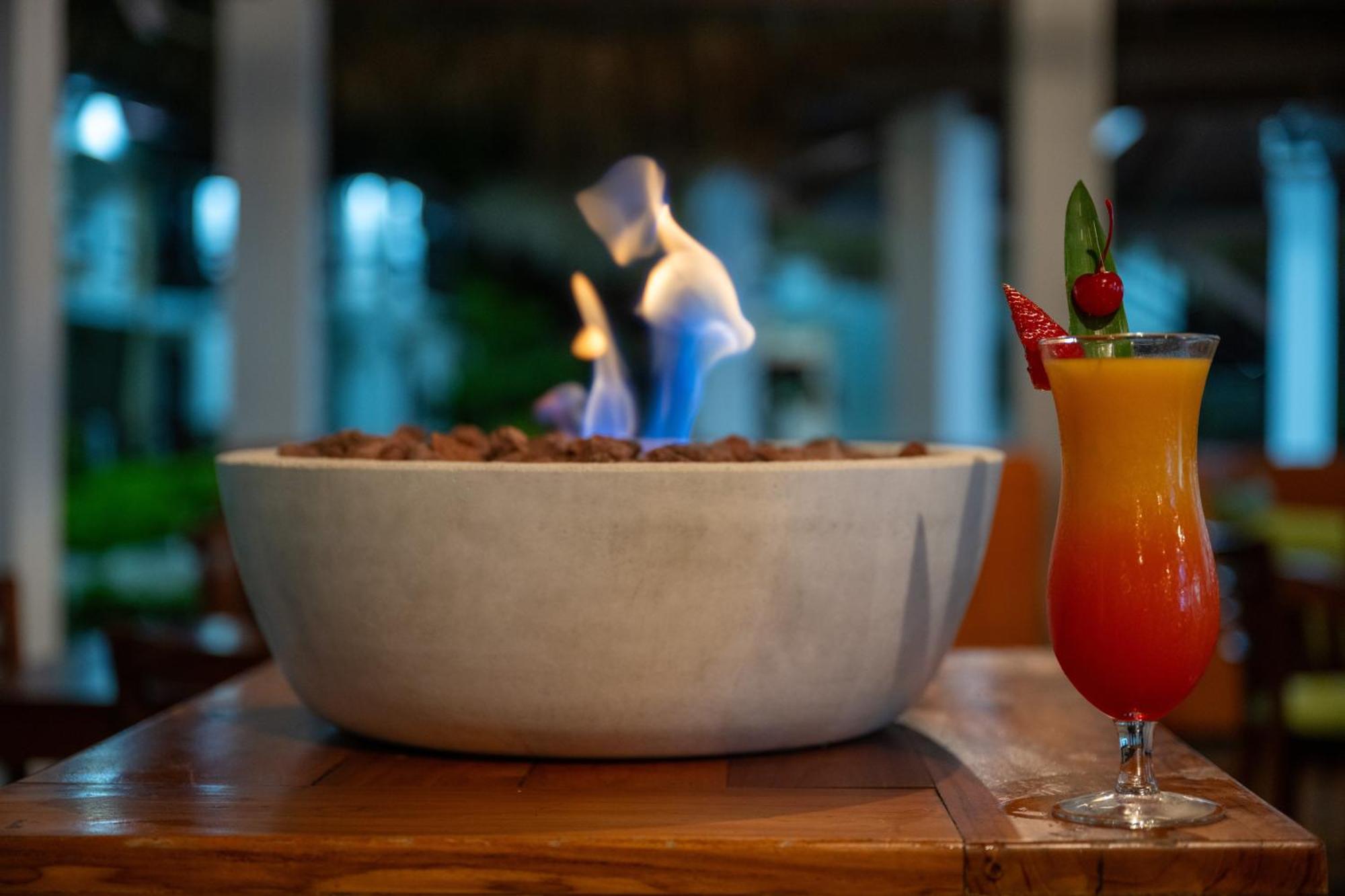 יקו Fuego Del Sol Beachfront Hotel מראה חיצוני תמונה