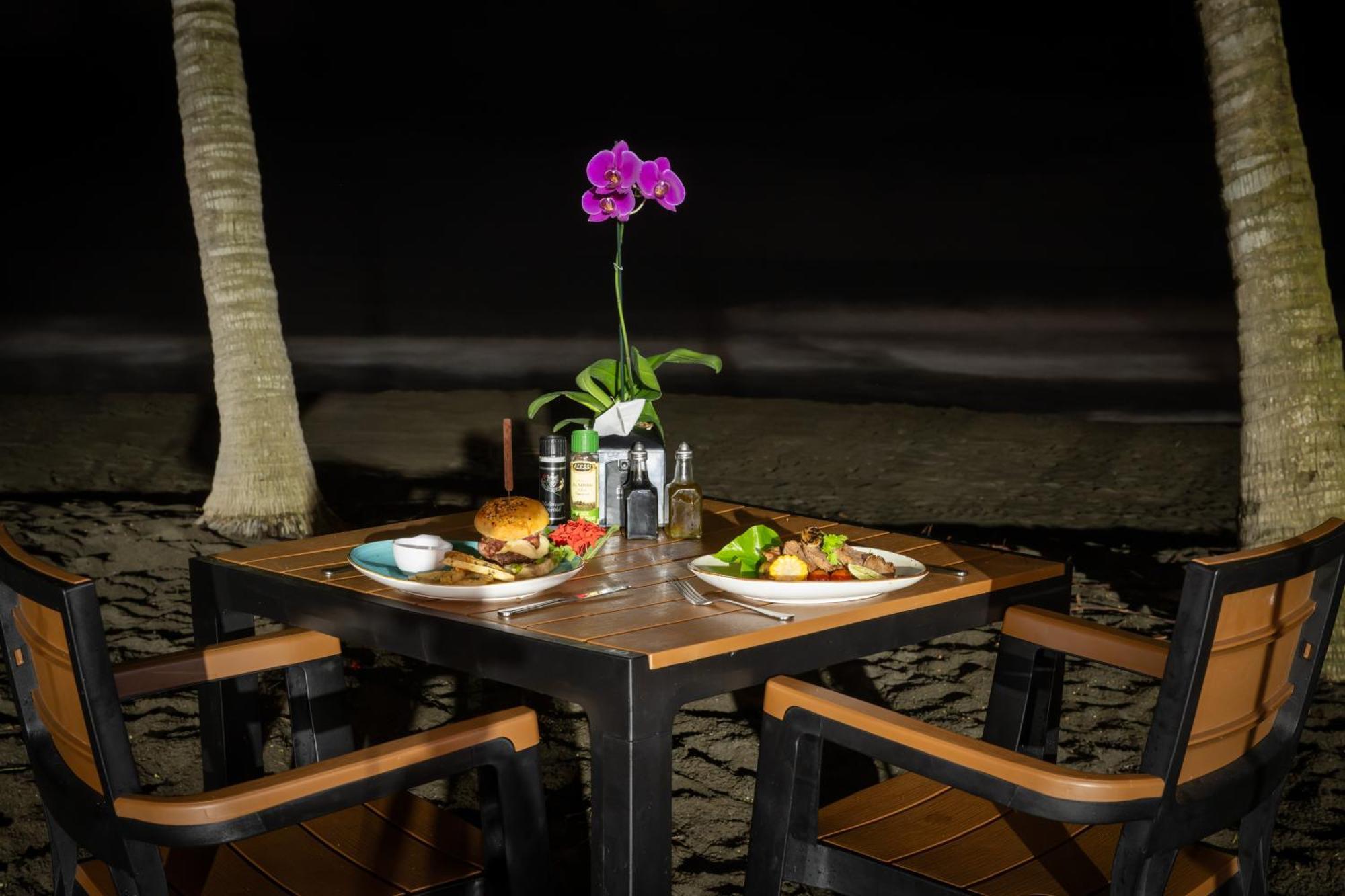 יקו Fuego Del Sol Beachfront Hotel מראה חיצוני תמונה